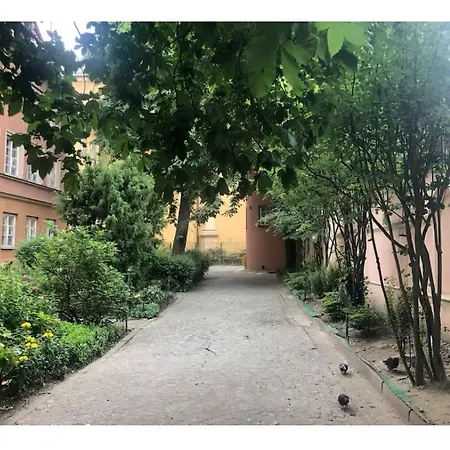 Old Town Apartment *