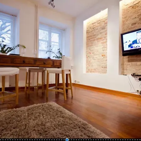 Old Town Apartman Varsó